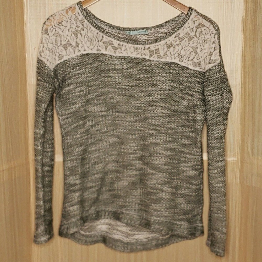 Maurices Green Heathered Lightweight Sweater With lacey detail medium.